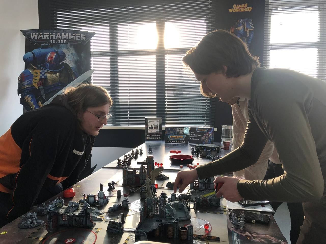Обучение игре в Warhammer 40,000 в клубе Стратегиум
